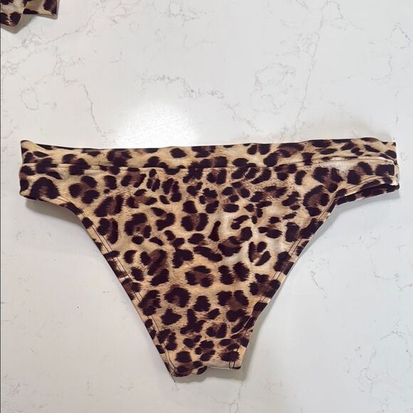 Demi’s Leopard Print Bikini Set. 3 pieces.  Size L top size Small/medium bottom. - Picture 7 of 9